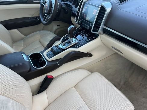 Used 2017 Porsche Cayenne S image 33