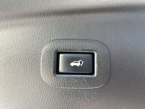 Used 2018 Nissan Armada Platinum image 11