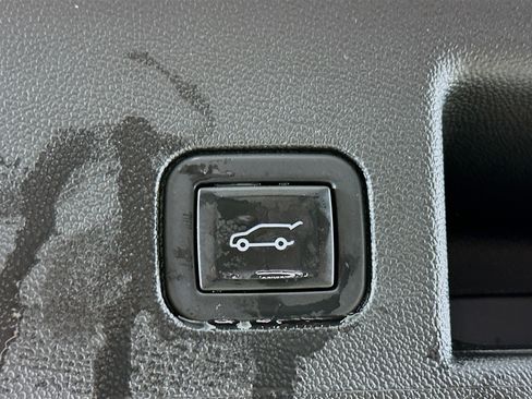 Used 2023 Chevrolet Equinox LT image 28