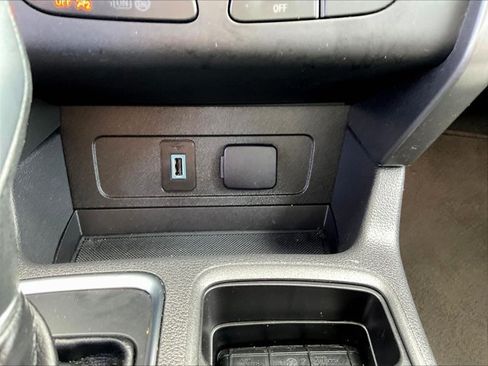 Used 2019 Ford Escape SE FWD image 25