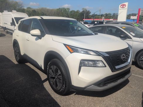 Used 2023 Nissan Rogue SV image 5