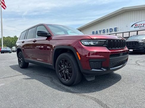 Used 2024 Jeep Grand Cherokee L Laredo AWD/4WD image 2
