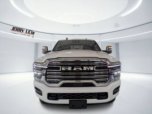 Used 2025 RAM 2500 Laramie AWD/4WD image 8