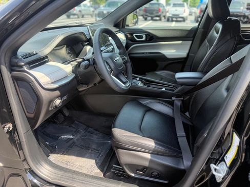 Used 2024 Jeep Compass Limited AWD/4WD image 12