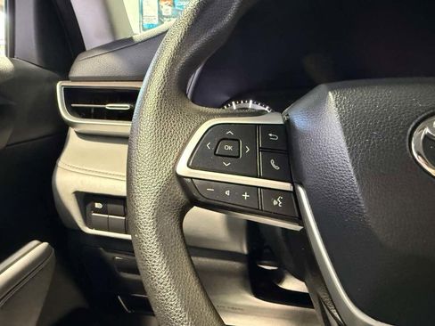 Used 2022 Toyota Highlander L FWD image 12