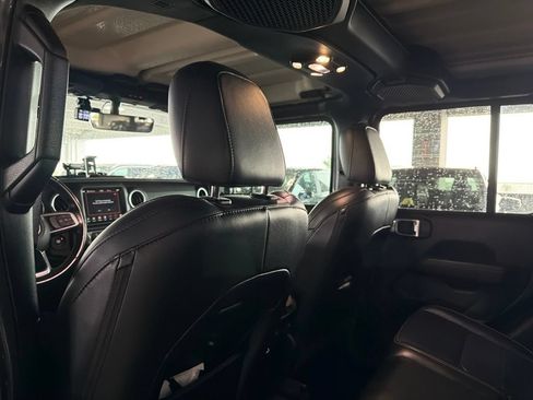 Used 2020 Jeep Gladiator Overland w/ Popular Equipment Package AWD/4WD image 9