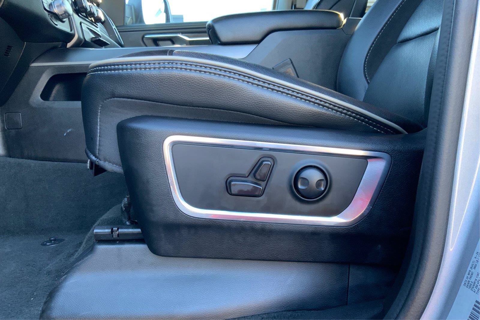 Used 2024 RAM 1500 Laramie AWD/4WD image 17