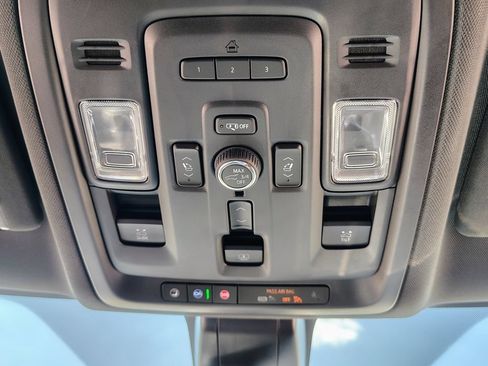 Used 2021 GMC Yukon XL SLT w/ SLT Premium Package AWD/4WD image 34