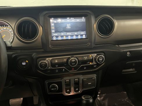 Used 2020 Jeep Wrangler Sport image 18