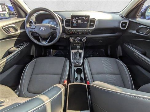 Used 2024 Hyundai Venue Limited image 23