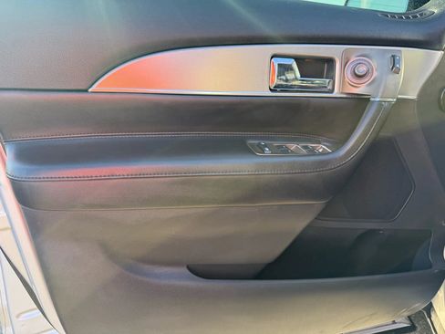 Used 2013 Lincoln MKX AWD image 8