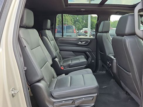 Used 2021 Chevrolet Suburban LT w/ LT Signature Package AWD/4WD image 33