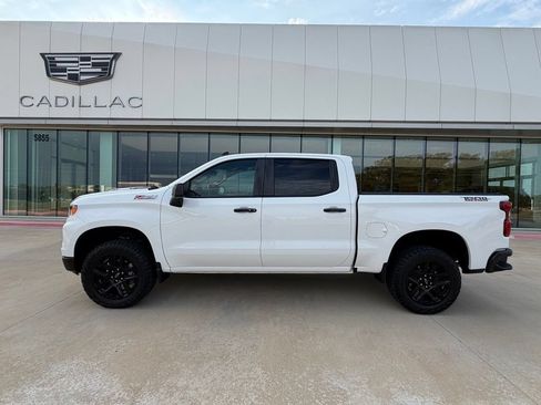 Used 2025 Chevrolet Silverado 1500 LT Trail Boss w/ Convenience Package II AWD/4WD image 3