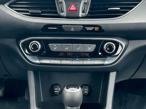Used 2018 Hyundai Elantra GT FWD image 24