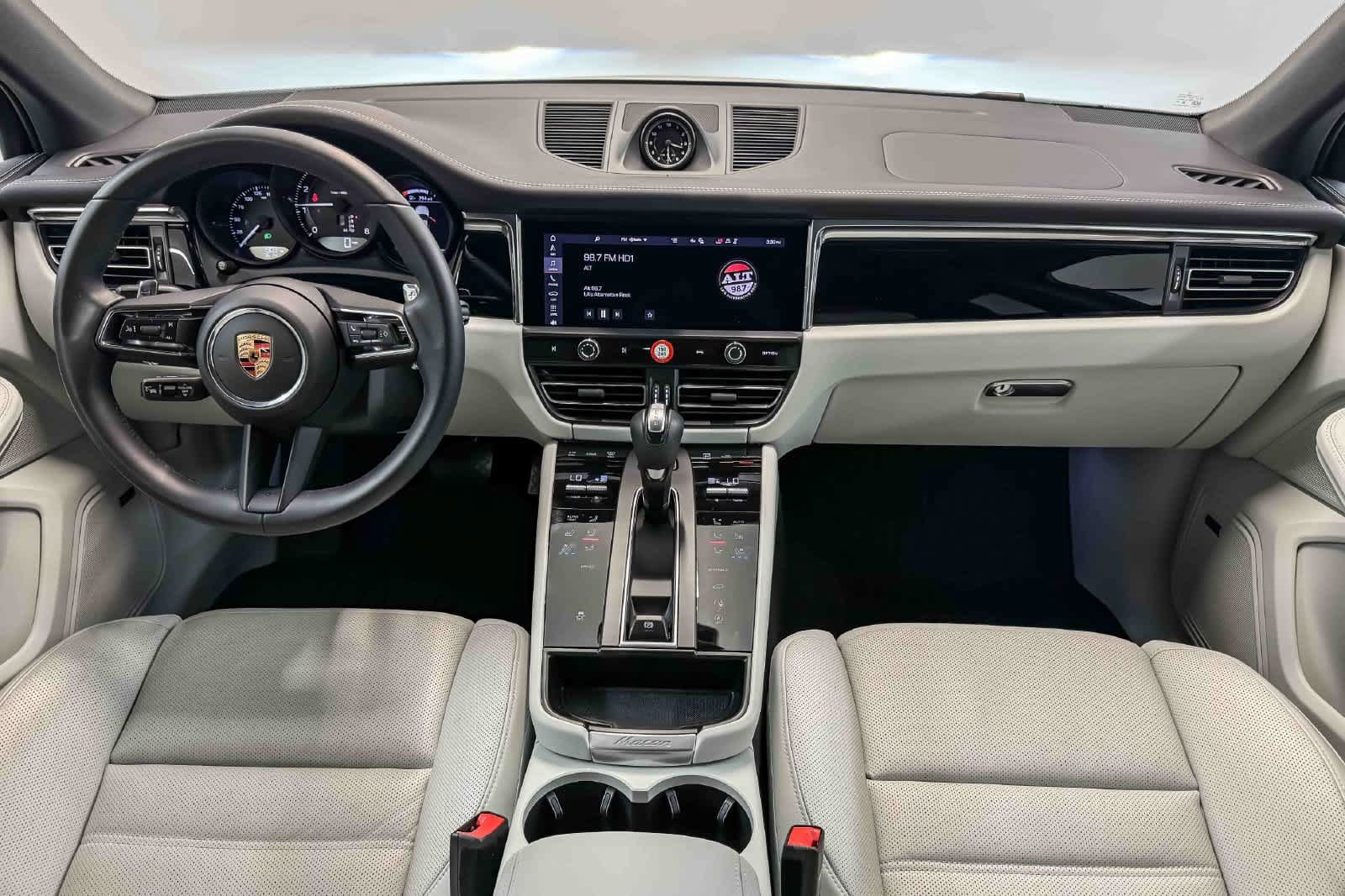 Certified 2026 Porsche Macan AWD/4WD image 18