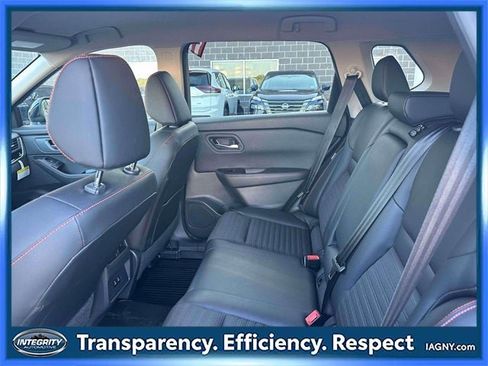 Used 2025 Nissan Rogue SV image 10