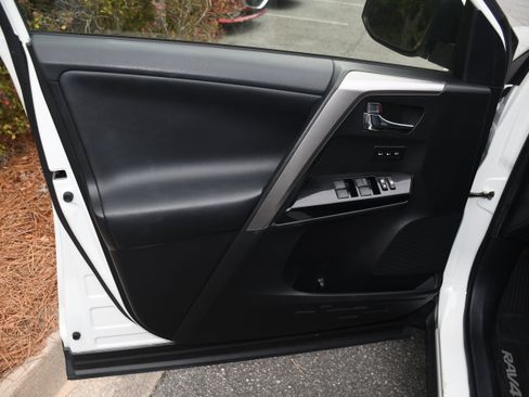 Used 2016 Toyota RAV4 Limited AWD/4WD image 10