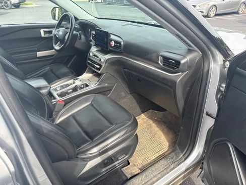 Used 2021 Ford Explorer XLT w/ Equipment Group 202A AWD/4WD image 9