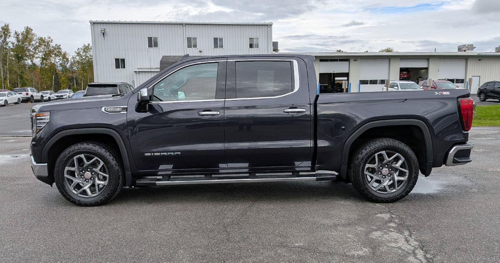 Used 2023 GMC Sierra 1500 SLT w/ SLT Premium Package AWD/4WD image 5