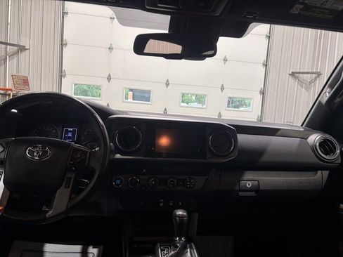 Used 2019 Toyota Tacoma TRD Off-Road image 21
