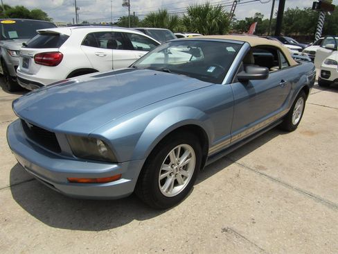 Used 2005 Ford Mustang Convertible RWD image 1