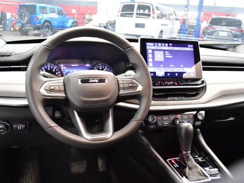 Used 2025 Jeep Compass Limited AWD/4WD image 8
