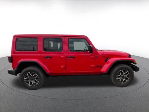 Used 2025 Jeep Wrangler Unlimited Sahara AWD/4WD image 16