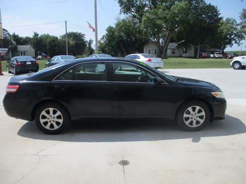 Used 2010 Toyota Camry LE FWD image 2