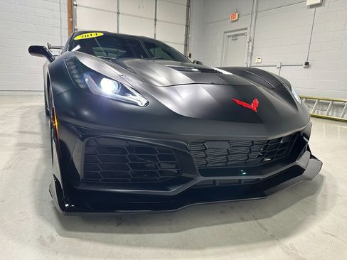 Used 2014 Chevrolet Corvette Stingray Coupe w/ 3LT Preferred Equipment Group RWD image 4