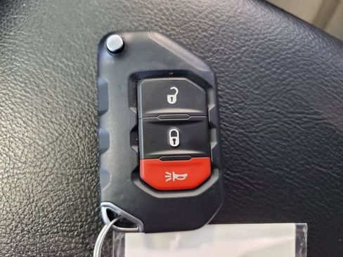 Certified 2026 Jeep Wrangler Unlimited Rubicon AWD/4WD image 28