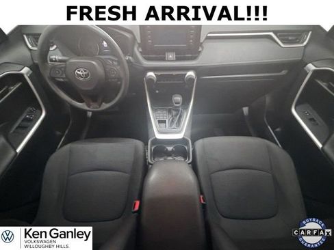 Used 2019 Toyota RAV4 LE w/ Carpet Mat Package image 17