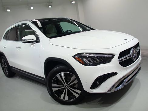 Certified 2024 Mercedes-Benz GLA 250 4MATIC image 11