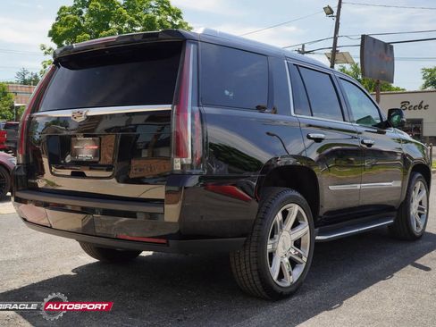 Used 2018 Cadillac Escalade Luxury AWD/4WD image 7
