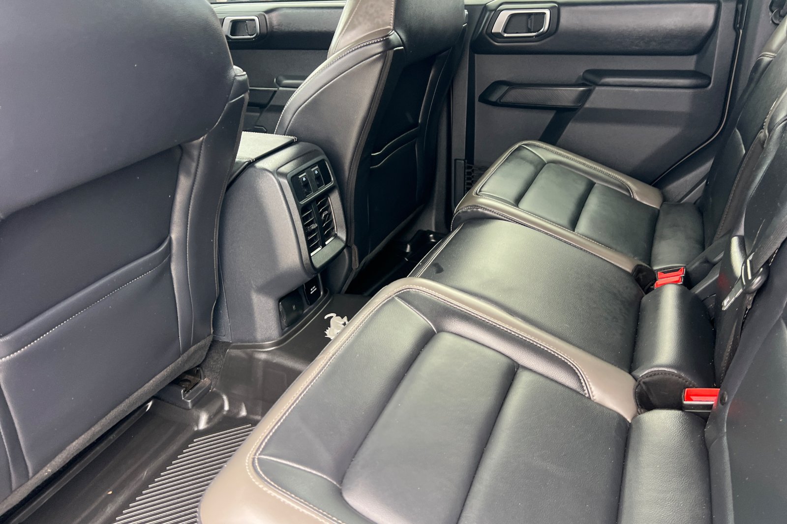Used 2025 Ford Bronco Outer Banks AWD/4WD image 9