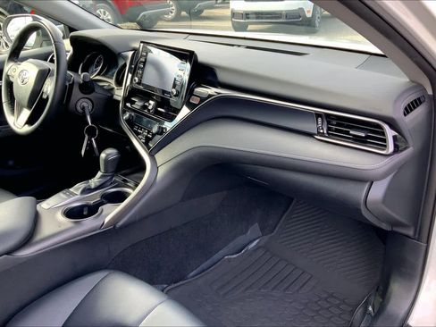 Used 2022 Toyota Camry SE image 16