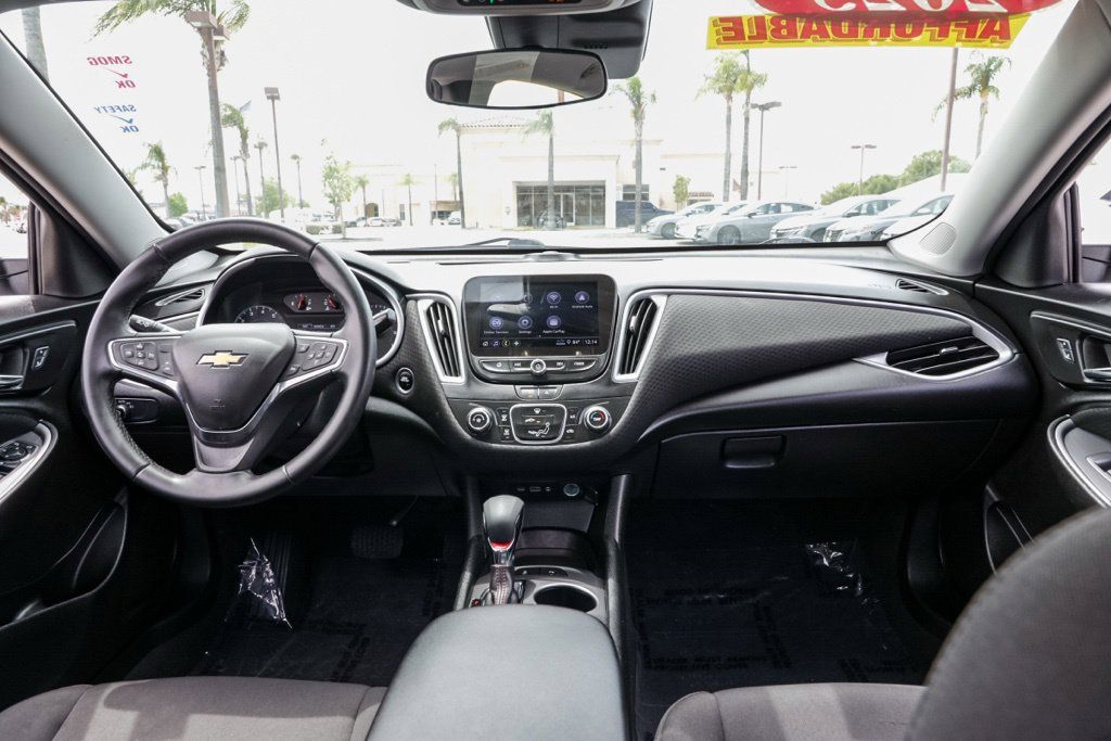 Used 2025 Chevrolet Malibu RS FWD image 24