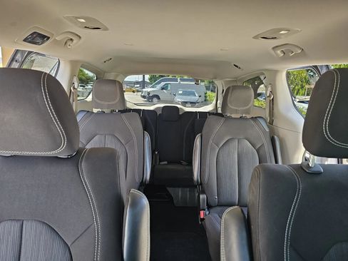Used 2023 Chrysler Voyager LX FWD image 10