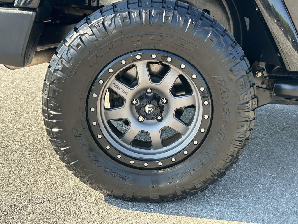 Used 2015 Jeep Wrangler Sahara w/ Connectivity Group AWD/4WD image 10