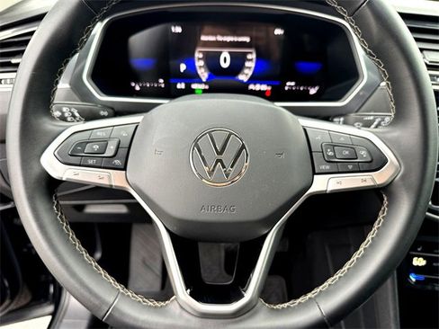 Certified 2024 Volkswagen Tiguan SE image 14