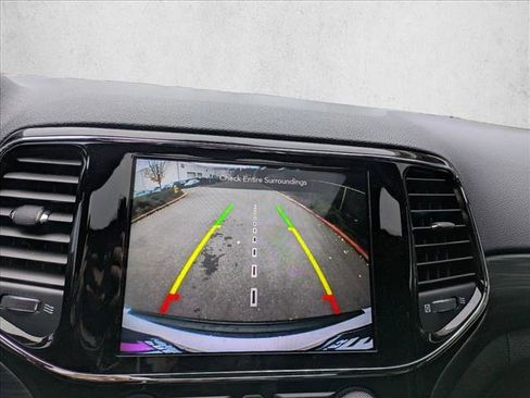 Used 2020 Jeep Grand Cherokee Altitude image 15