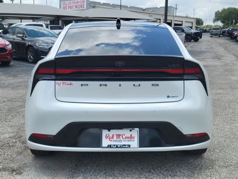 Used 2024 Toyota Prius Limited image 4