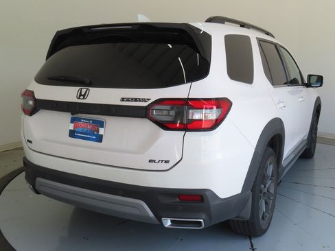 Used 2023 Honda Pilot Elite image 3