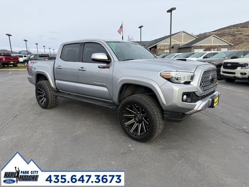 Used 2019 Toyota Tacoma TRD Sport image 1
