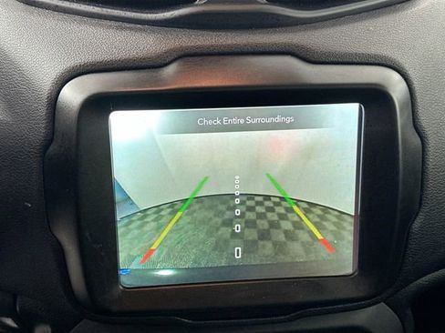 Used 2023 Jeep Renegade Latitude image 12