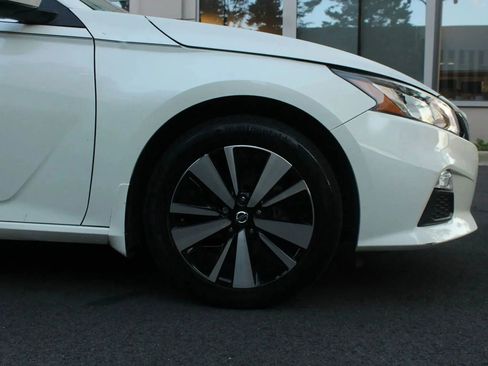 Used 2022 Nissan Altima 2.5 SV AWD/4WD image 5