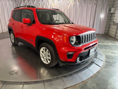 Used 2021 Jeep Renegade Latitude FWD image 3
