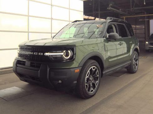 Used 2025 Ford Bronco Sport Outer Banks w/ Outer Banks Tech Package+ AWD/4WD image 2