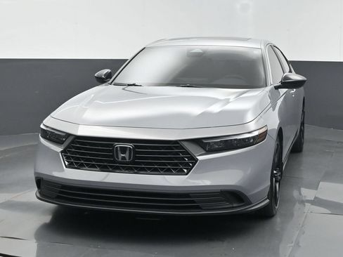 Used 2025 Honda Accord Sport image 2