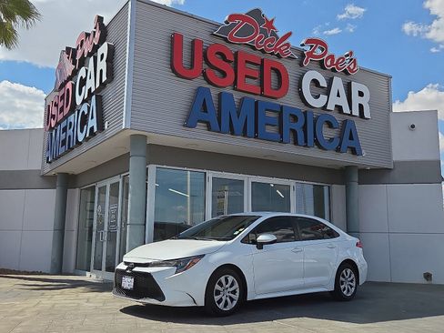 Used 2021 Toyota Corolla LE image 1