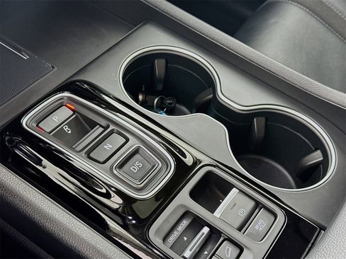 Used 2024 Honda Pilot Touring image 11